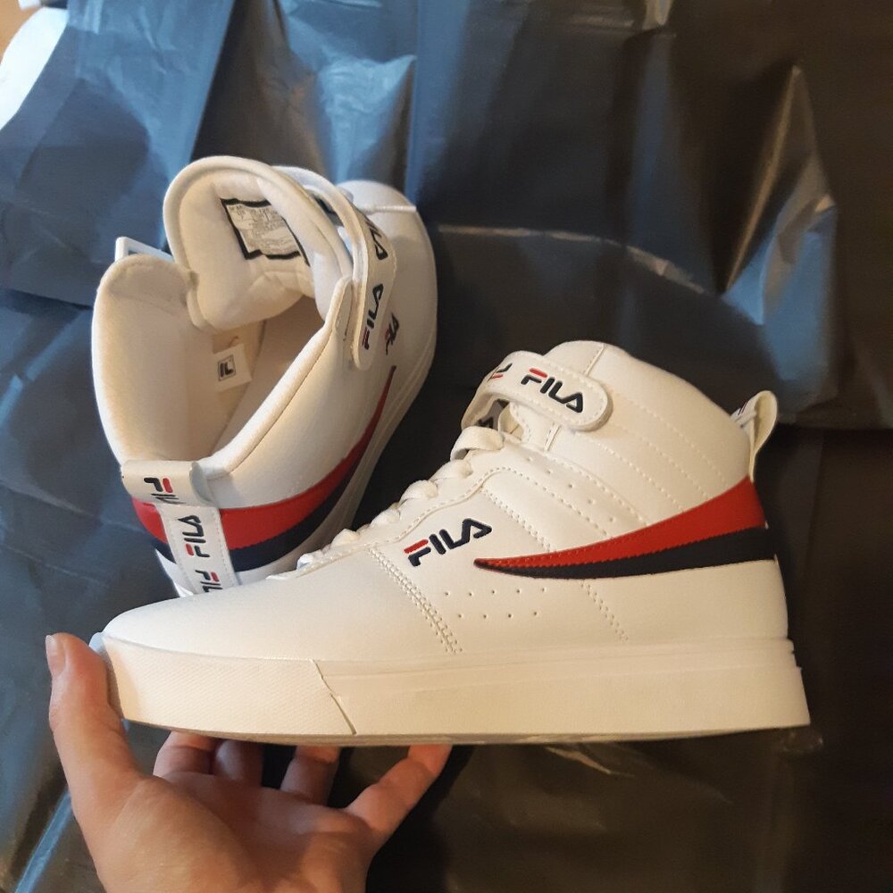 NWOT Fila sneakers